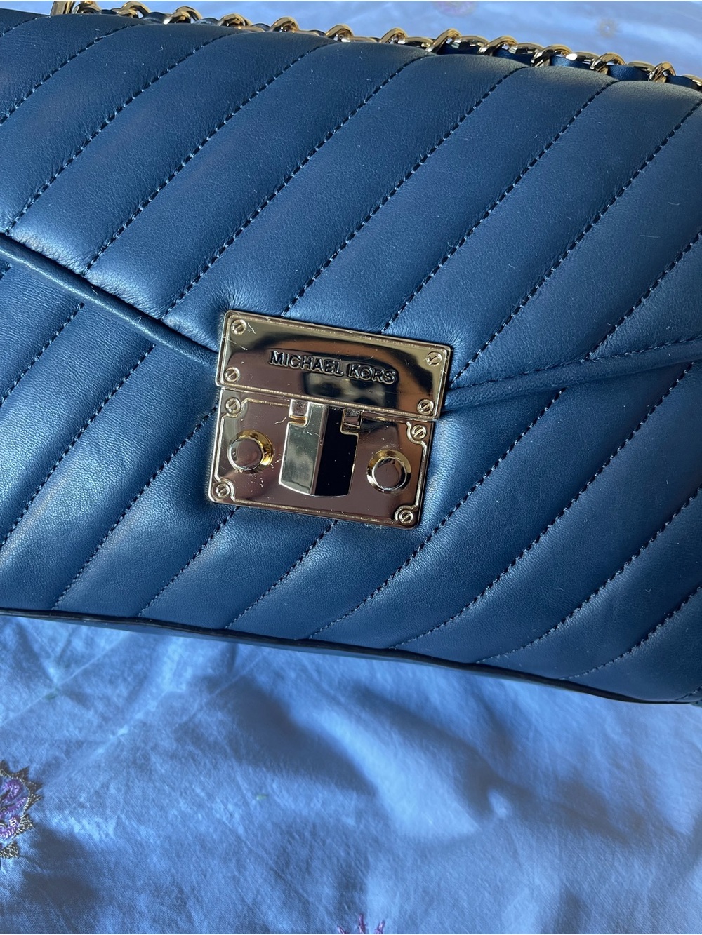 Michael Kors Leather Quilted Shoulder/crossbody Bag with Gold Hardware - Picture 5 of 16